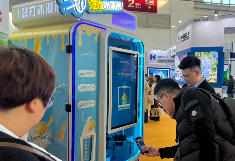 Actualización inteligente: ventajas líderes de máquinas expendedoras de helados robot