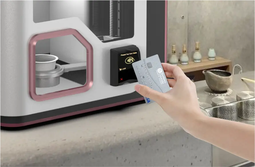 Pago con tarjeta en la máquina expendedora de helado de sobremesa
