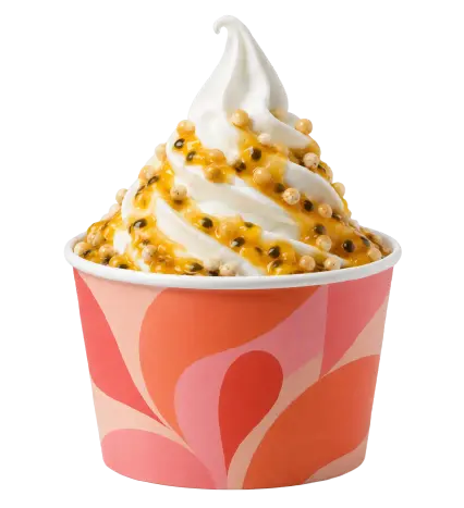 Yogur helado con salsa de maracuyá y toppings crujientes