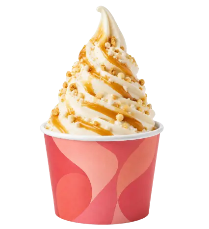Yogur helado con salsa de caramelo y toppings crujientes